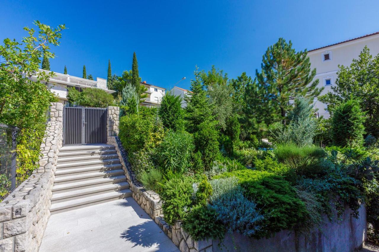 Apartments Loncaric Crikvenica Exteriör bild