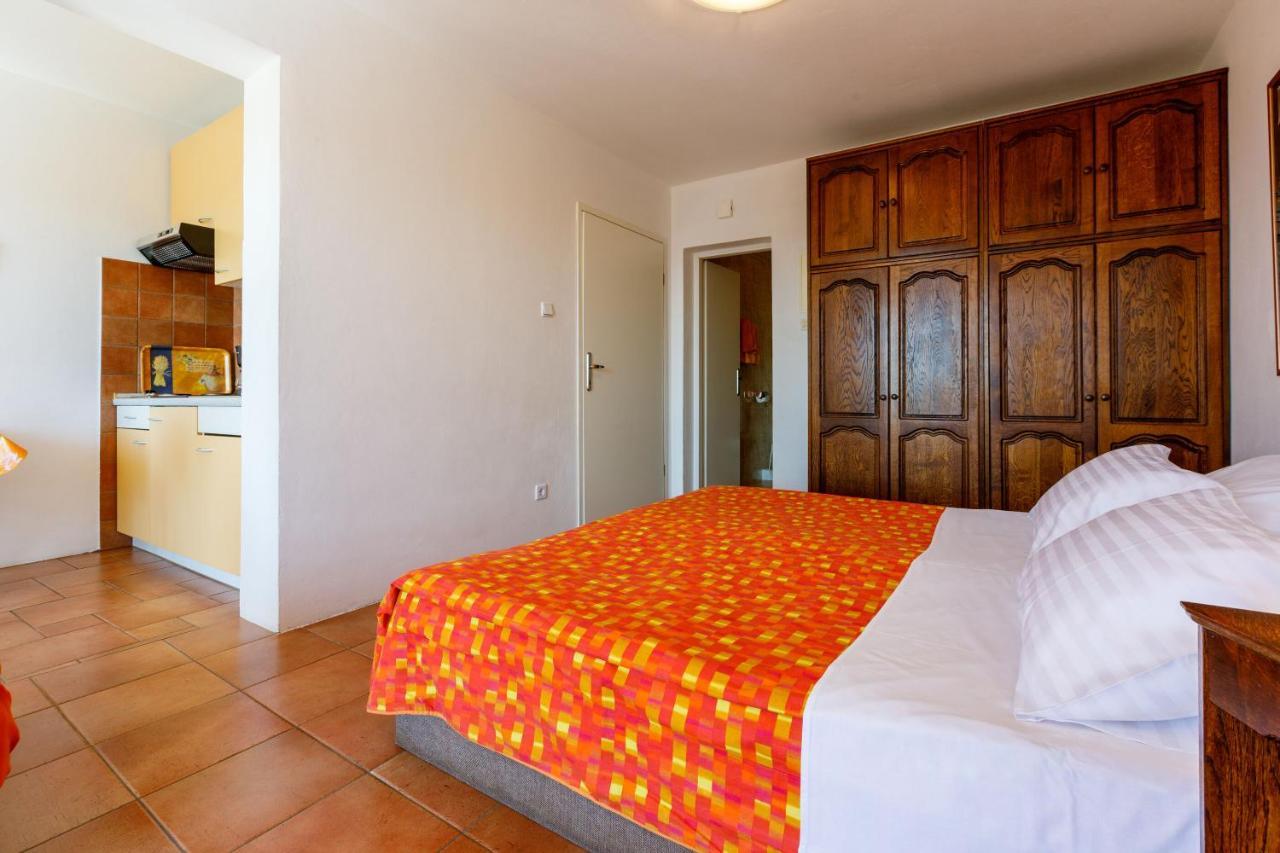 Apartments Loncaric Crikvenica Exteriör bild