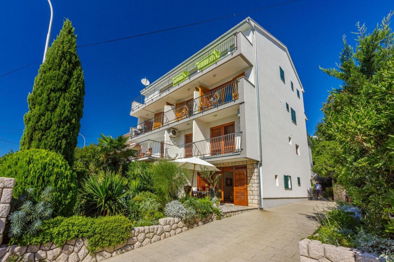 Apartments Loncaric Crikvenica Exteriör bild