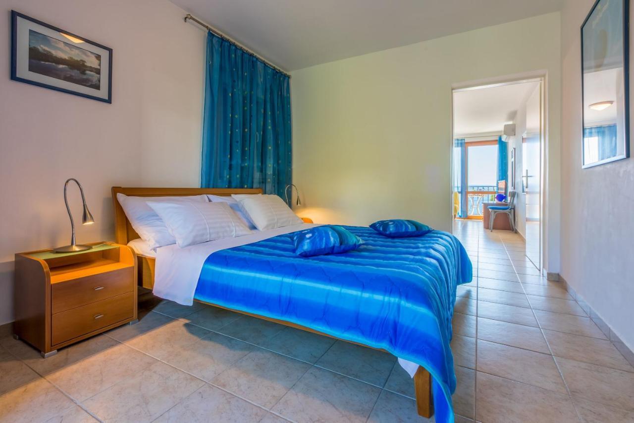 Apartments Loncaric Crikvenica Exteriör bild