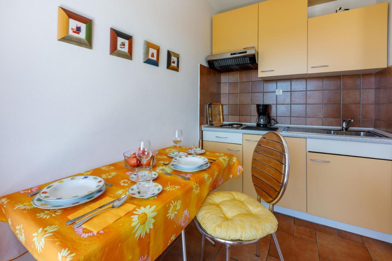 Apartments Loncaric Crikvenica Exteriör bild