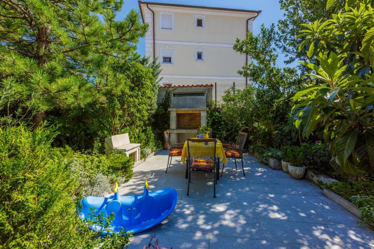 Apartments Loncaric Crikvenica Exteriör bild